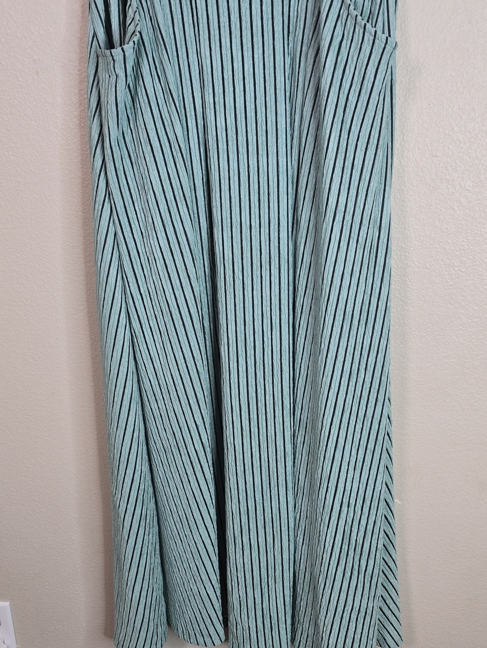HALARA Stripe Flowy  Midi Sage Green Sleeveless Knit With Pockets Dress Size L. - Picture 5 of 10